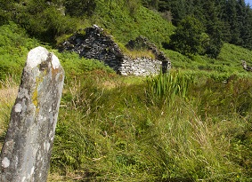 A standing stone and ruined cottage at Knapdale
